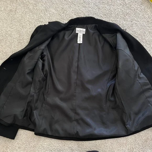 Chic Minimalist Liz Claiborne Black Blazer with Butterfly Rhinestone Brooch 10P - Picture 6 of 9